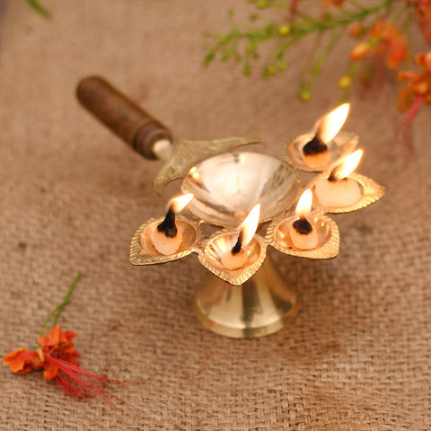 Metal Panch Aarti Diya Oil Lamp Stand With Handle Dfbs204