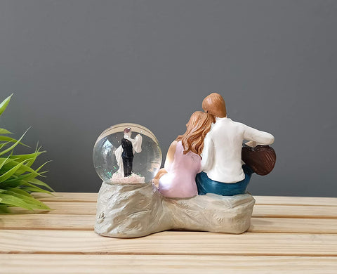 Resin Miniature Couple Statue with Crystal Ball Showpiece