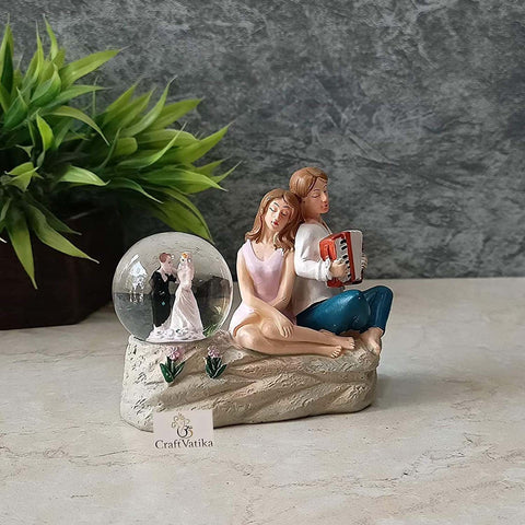 Resin Miniature Couple Statue with Crystal Ball Showpiece 